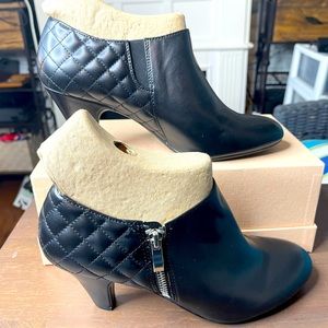 Gently Used Black Patterned Bootie